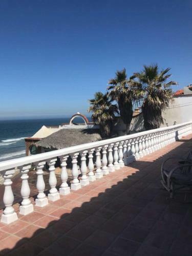 Ocean Front Antique House, Private Beach!