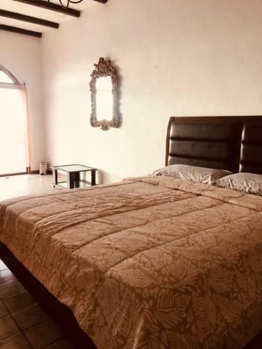 Ocean Front Antique House, Private Beach!