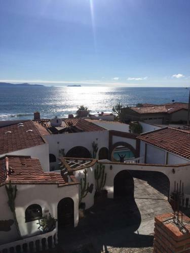 Ocean Front Antique House, Private Beach!