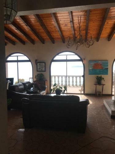 Ocean Front Antique House, Private Beach!