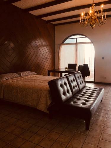 Ocean Front Antique House, Private Beach!