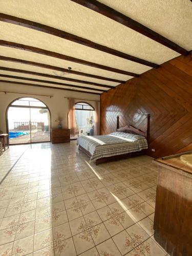 Ocean Front Antique House, Private Beach!