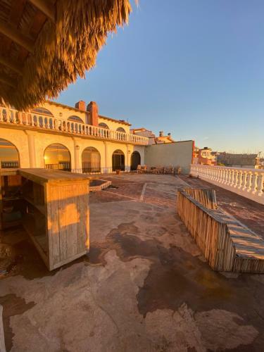 Ocean Front Antique House, Private Beach!