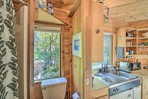 Apartamento Enchanting Studio With Garden About 1 Mi To Beach!