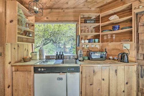 Apartamento Enchanting Studio With Garden About 1 Mi To Beach!