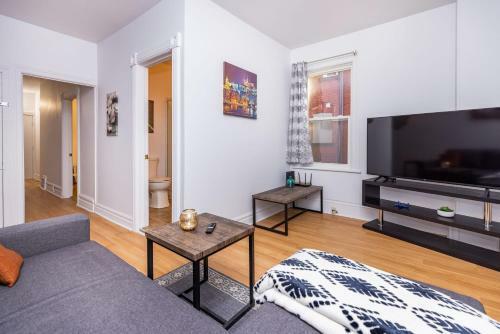 Apartamento Cozy & Warm - 2br Apt With King Bed - Steps From Byward Market
