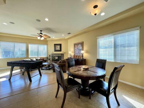 Palm Trees Villa In The Desert