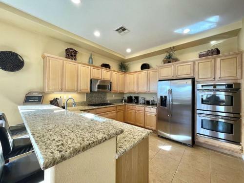 Palm Trees Villa In The Desert