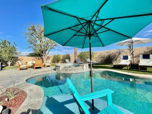 Palm Trees Villa In The Desert