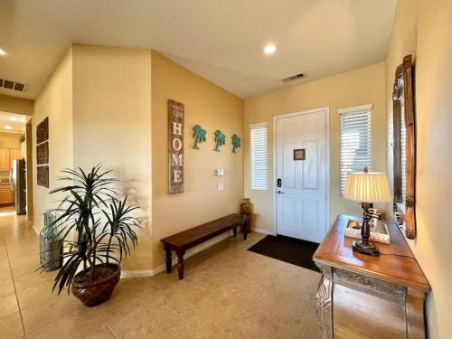 Palm Trees Villa In The Desert