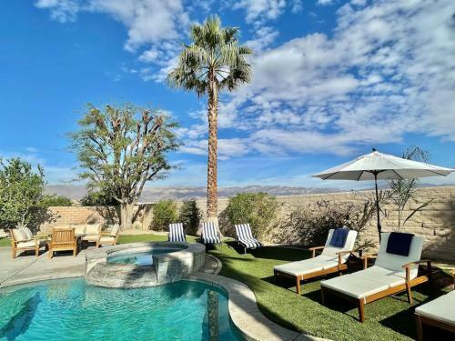 Palm Trees Villa In The Desert