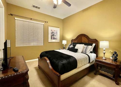 Palm Trees Villa In The Desert