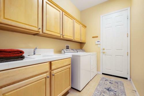 Palm Trees Villa In The Desert