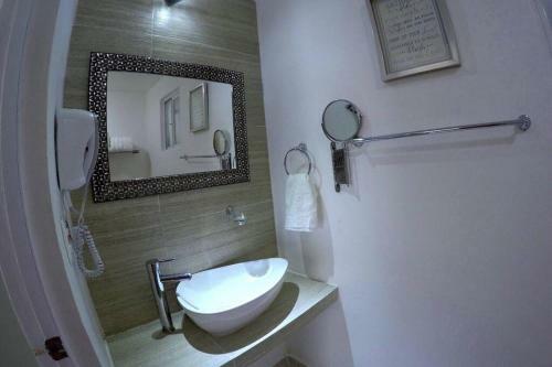 3 Rooms, 2 Bath Apartment For 6