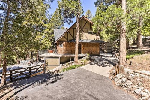 Spacious Lake Arrowhead Cabin With Jacuzzi Spa!