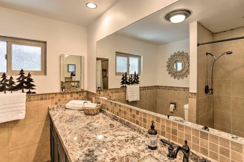 Spacious Lake Arrowhead Cabin With Jacuzzi Spa!