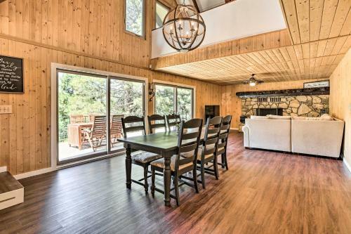 Spacious Lake Arrowhead Cabin With Jacuzzi Spa!
