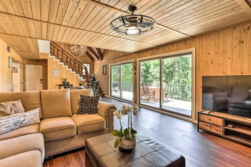 Spacious Lake Arrowhead Cabin With Jacuzzi Spa!
