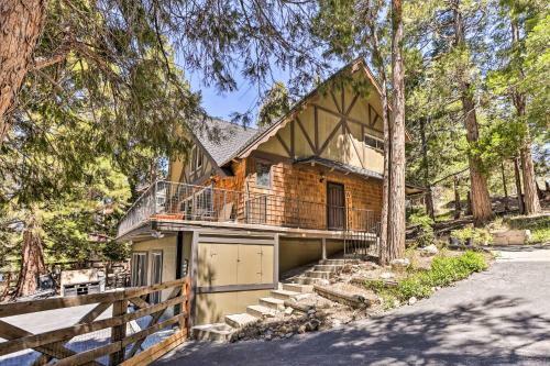 Spacious Lake Arrowhead Cabin With Jacuzzi Spa!