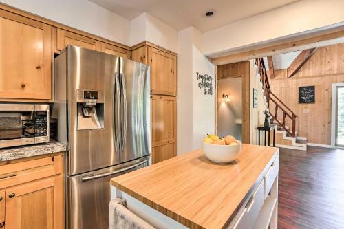 Spacious Lake Arrowhead Cabin With Jacuzzi Spa!