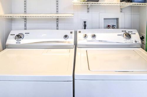 Modern North Bay Home With Pool Table And Patio!