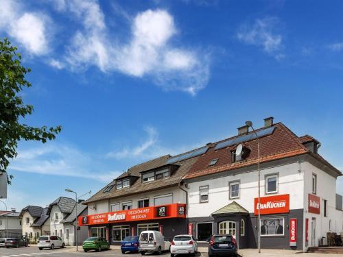 Charming Holiday Home In Klagenfurt With Garden
