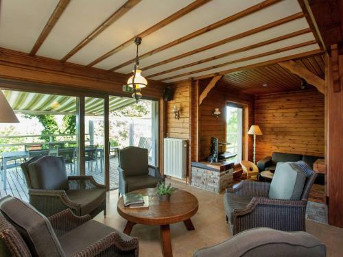 Vintage Villa With Private Garden In Rendeux