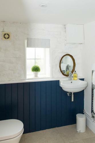 Wisteria Cottage, 5* Location, Parking