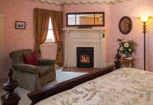 North Lodge On Oakland Bed And Breakfast