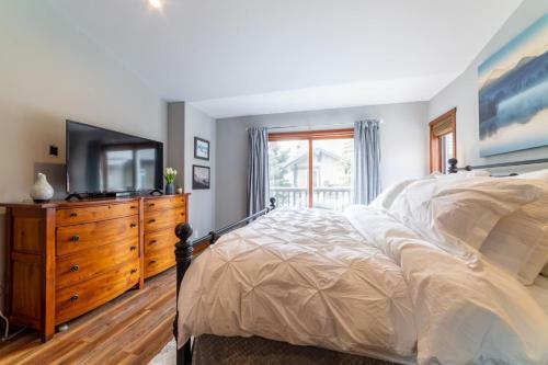 #558 Rustic Luxe Fully Renovated 3br, 3ba, 1-car Garage