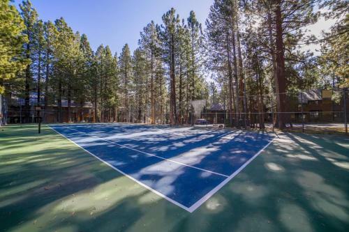 #525 Walk To Golf Course, Midtown, Stunning Condo