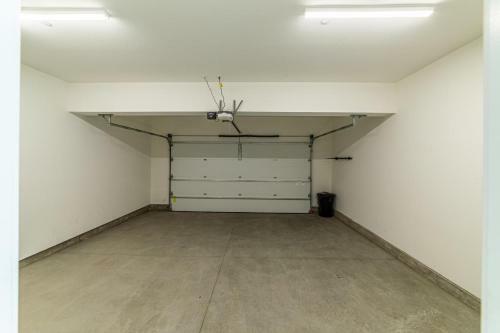 #519 Luxurious New Build, With Mountain Views