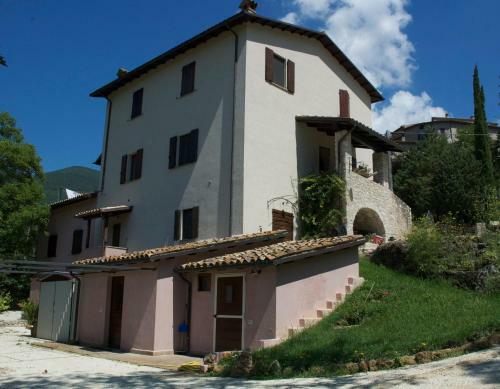Agroturismo Agriturismo Zafferano E Dintorni