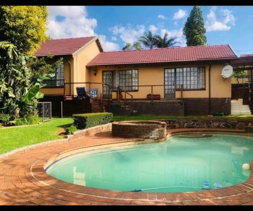 Helderkruin 4 Bedroom Home