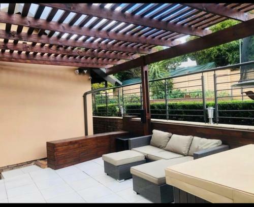 Helderkruin 4 Bedroom Home