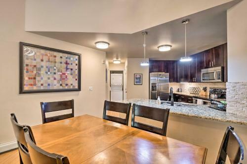 Apartamento Breck Condo With Hot Tub Access, Pet Friendly