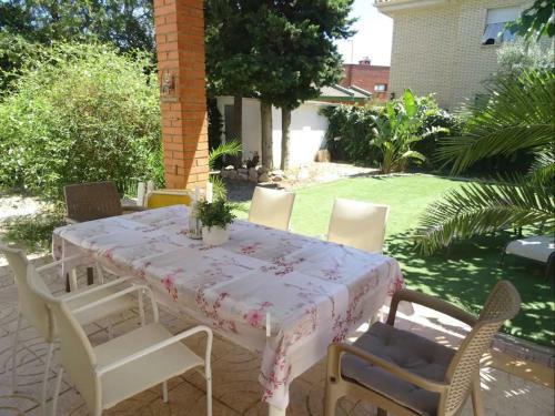 Villa With Garden Next To The Beach