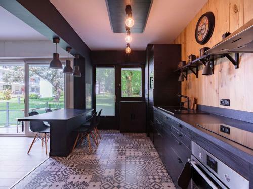 Apartment Biarritz, 3 Bedrooms, 6 Persons - Fr-1-3-553