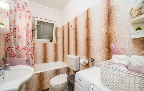 Nice Apartment In Mlini With 3 Bedrooms