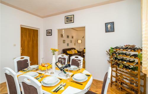 Nice Apartment In Mlini With 3 Bedrooms