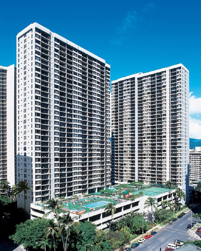 Hotel Aston At The Waikiki Banyan