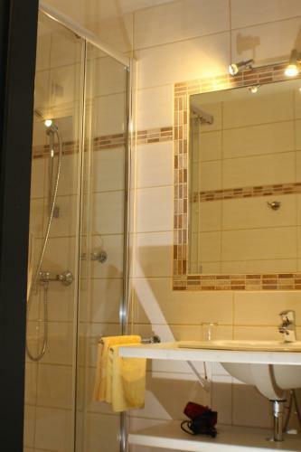 Hostal Gasthof Zur Bruthenne