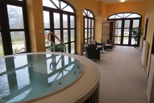 Sarl�spuszta Club Hotel