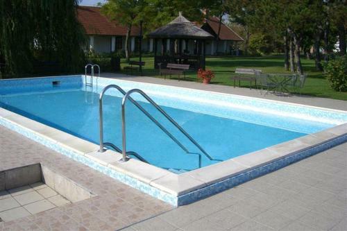 Sarl�spuszta Club Hotel