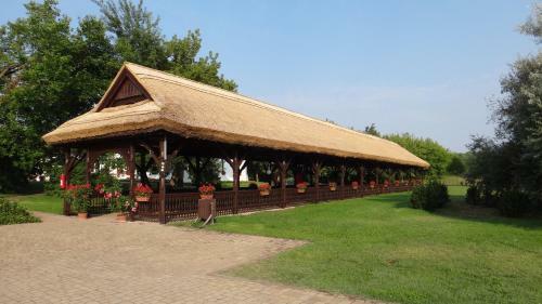 Sarl�spuszta Club Hotel