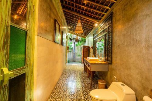 Villa Romantic Balinese Gem, Walk To Beach