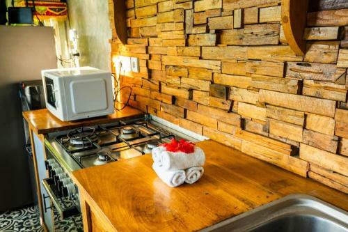 Villa Romantic Balinese Gem, Walk To Beach