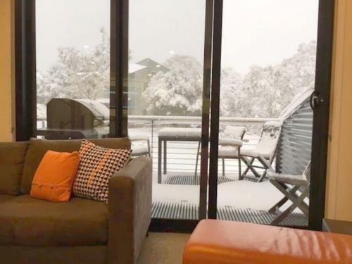 Luxury Woodridge 2-bedroom Apartment