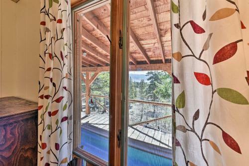 Idyllic Twin Lakes Escape With Deck And Fire Pit!
