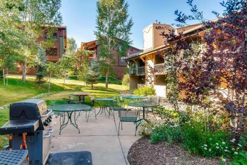 #1006 - Spacious Mountain Condo, Spa & Walk To Gondola